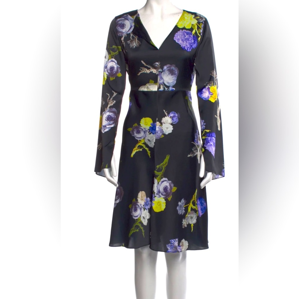 Beautiful designer dress. Great colors! Flattering fit.